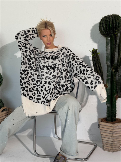 TAŞ RENK SELF LOVE LEOPAR DESENLİ TRİKO