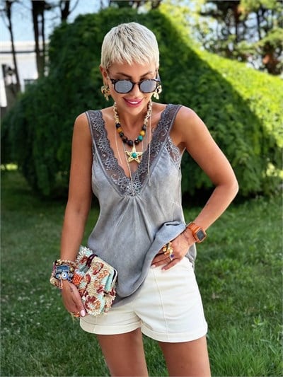 FÜME ASKILI YAKASI DANTELLİ İPEK BLUZ