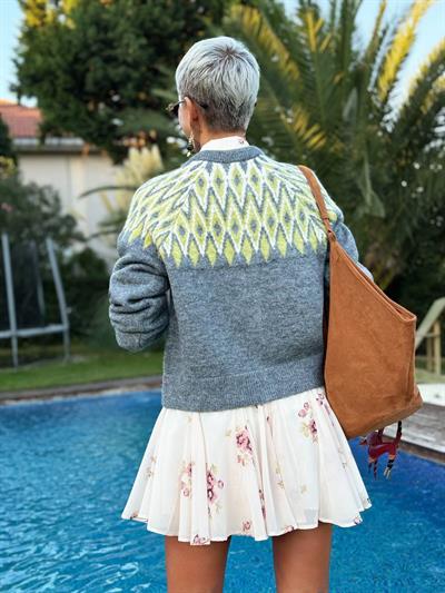 GRİ GEOMETRİK DESEN YÜN HIRKA