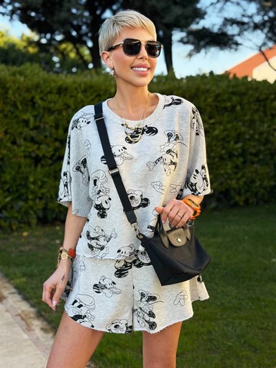 GRİ MICKEY BASKILI NATURAL KESİM ŞORTLU TAKIM