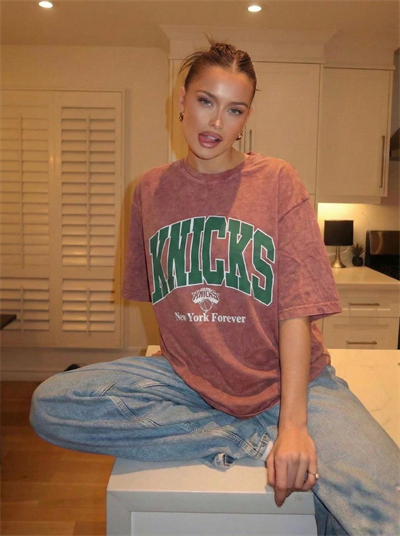 GÜL KURUSU KNICKS BASKILI TSHİRT