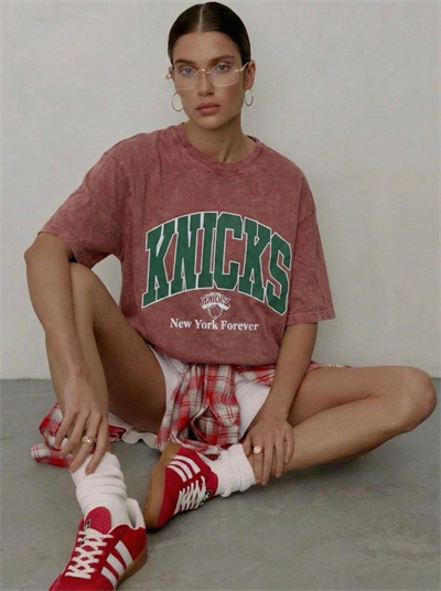 GÜL KURUSU KNICKS BASKILI TSHİRT