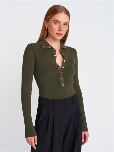 KHAKI HIGH-NECK SNAP-BUTTON KNIT SWEATER