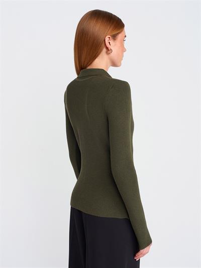 KHAKI HIGH-NECK SNAP-BUTTON KNIT SWEATER