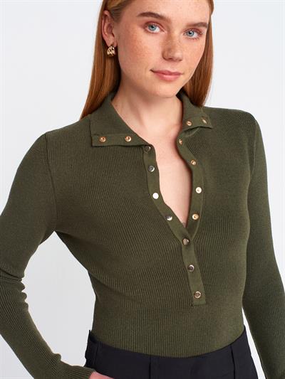 KHAKI HIGH-NECK SNAP-BUTTON KNIT SWEATER