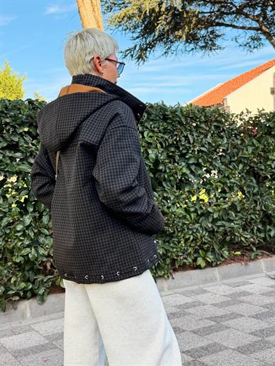 HAKİ EKOSE DESENLİ KUŞGÖZÜ DETAY KAPÜŞONLU MONT
