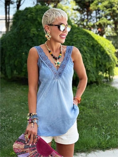 İNDİGO ASKILI YAKASI DANTELLİ İPEK BLUZ