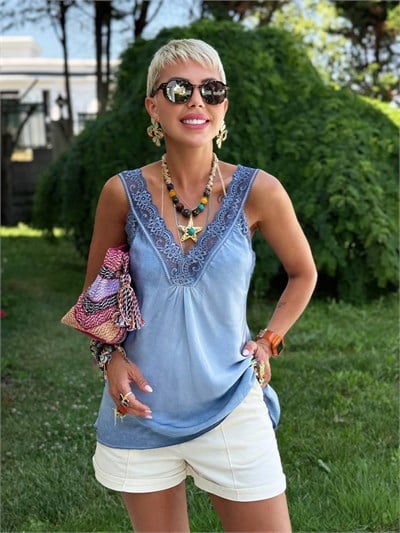 İNDİGO ASKILI YAKASI DANTELLİ İPEK BLUZ