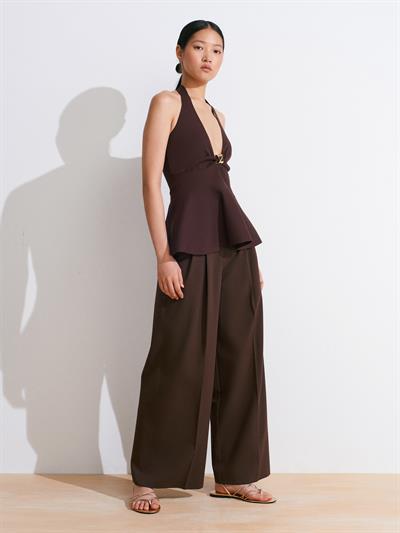 BROWN HALTER-NECK PEPLUM KNIT BLOUSE