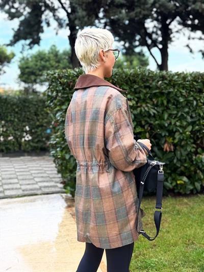 KAHVE EKOSE DESEN BELDEN BÜZGÜLÜ KISA TRENÇ