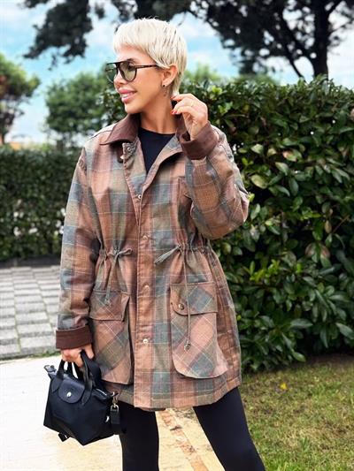 KAHVE EKOSE DESEN BELDEN BÜZGÜLÜ KISA TRENÇ