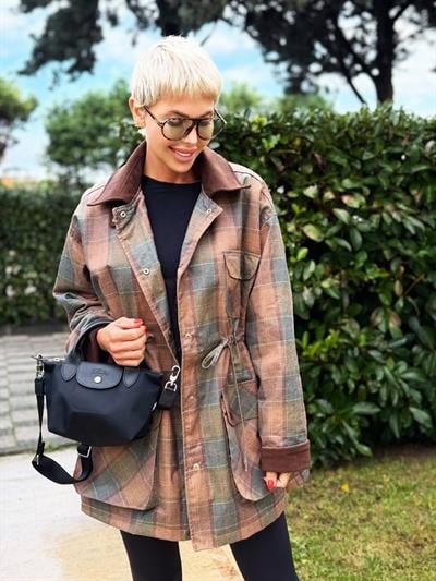 KAHVE EKOSE DESEN BELDEN BÜZGÜLÜ KISA TRENÇ