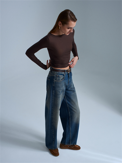 KAHVE KAYIK YAKA BÜZGÜLÜ TOP