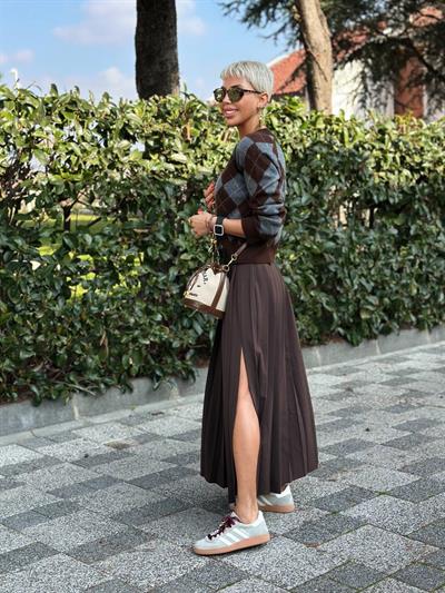 KAHVE KEMERLİ YIRTMAÇLI MAXI PİLELİ ETEK