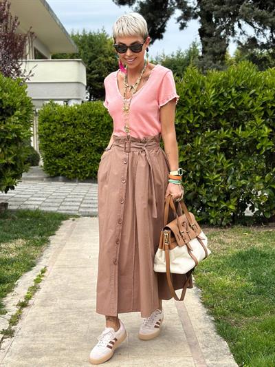 KAHVE ÖNDEN DÜĞMELİ BEL BÜZGÜLÜ MAXİ ETEK