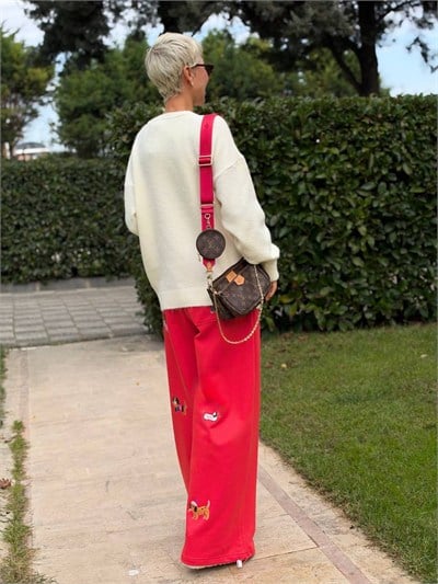 KIRMIZI KÖPEK BASKILI PAÇASI LASTİKLİ EŞOFMAN