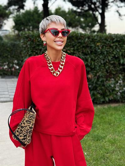 KIRMIZI RİBANA YAKA PENS DETAY SWEATSHIRT