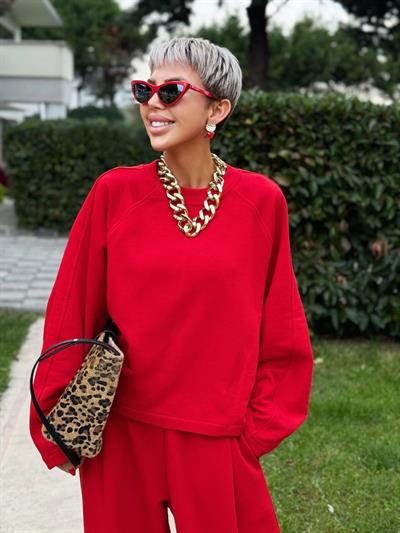 KIRMIZI RİBANA YAKA PENS DETAY SWEATSHIRT