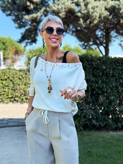 KREM RENK KUŞGÖZÜ DETAY KAYIK YAKA KAZAK