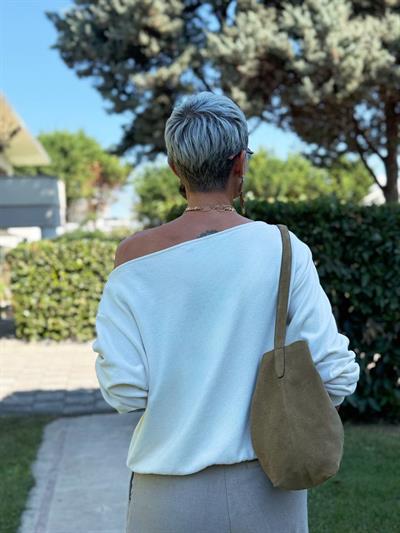 KREM RENK KUŞGÖZÜ DETAY KAYIK YAKA KAZAK