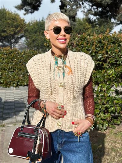 KREM YUMUŞAK DOKULU DÜĞMELİ TRİKO YELEK