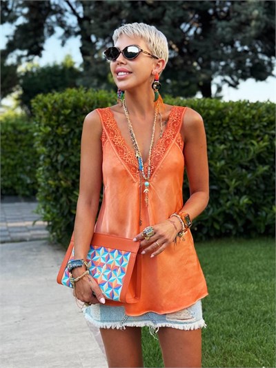 ORANJ ASKILI YAKASI DANTELLİ İPEK BLUZ