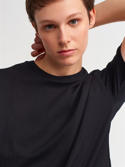 SİYAH BİSİKLET YAKA BASIC T-SHIRT 