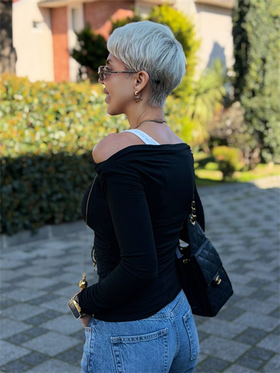 SİYAH BODYLİ ASİMETRİK BÜZGÜLÜ BLUZ