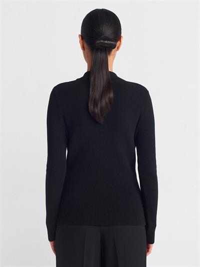 SİYAH DİK YAKA ÇITÇITLI TRİKO KAZAK