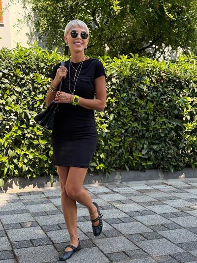 SİYAH DRAPE DETAY MİDİ ELBİSE