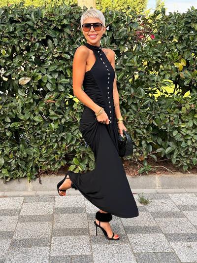 SİYAH DÜĞME DETAYLI ELBİSE