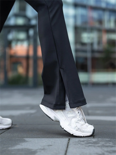 SİYAH YIRTMAÇLI İSPANYOL PAÇA ŞEKİLLENDİRİCİ PREMİUM TAYT