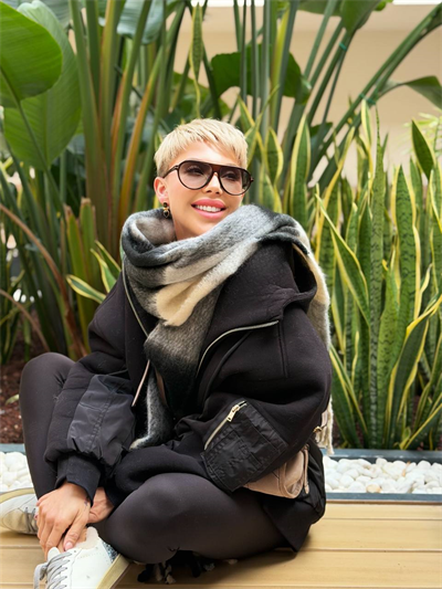 SİYAH KARELİ BUKLET YÜNLÜ ATKI ŞAL