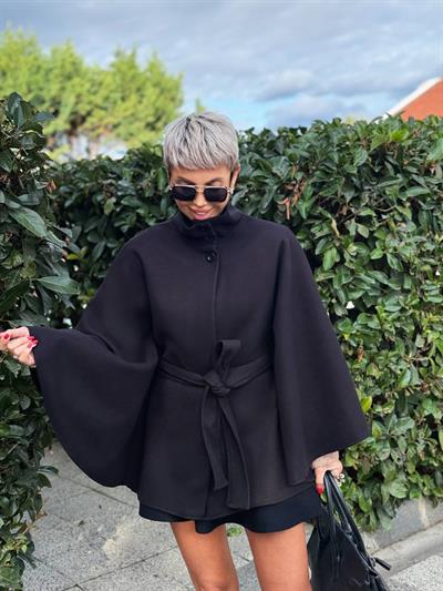 SİYAH KEMERLİ KAŞE PANÇO KABAN