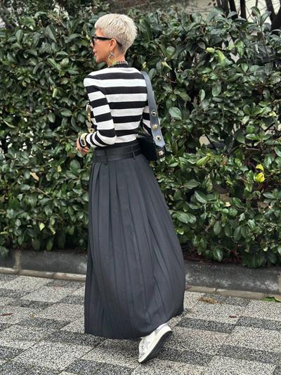 SİYAH KEMERLİ YIRTMAÇLI MAXI PİLELİ ETEK