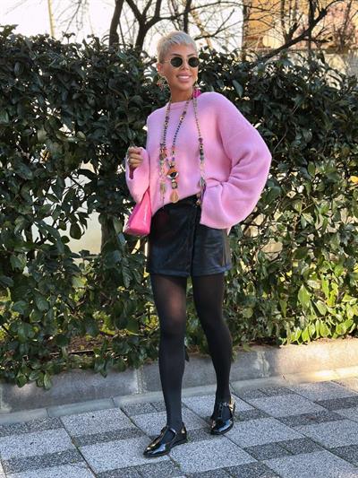 SİYAH PARLAK GÖRÜNÜMLÜ ŞORT ETEK