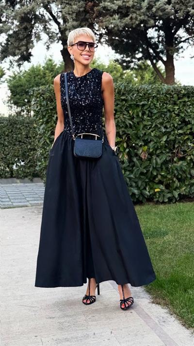 SİYAH PUL PAYETLİ ETEĞİ TAFTA UZUN ELBİSE