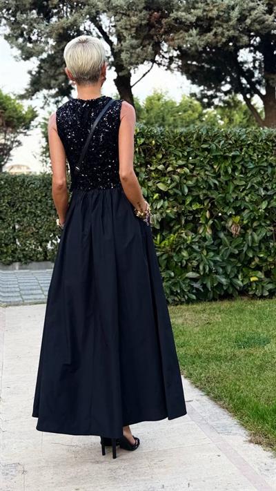 SİYAH PUL PAYETLİ ETEĞİ TAFTA UZUN ELBİSE