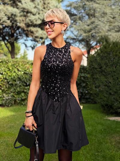 SİYAH PUL PAYETLİ TAFTA KISA ELBİSE