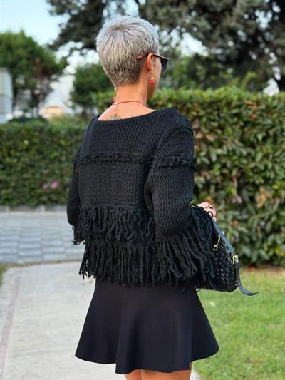 SİYAH PÜSKÜLLÜ TRİKO HIRKA