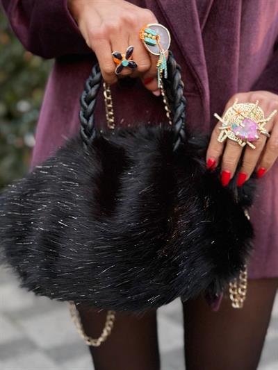 SİYAH SİMLİ PELUŞ ÇANTA