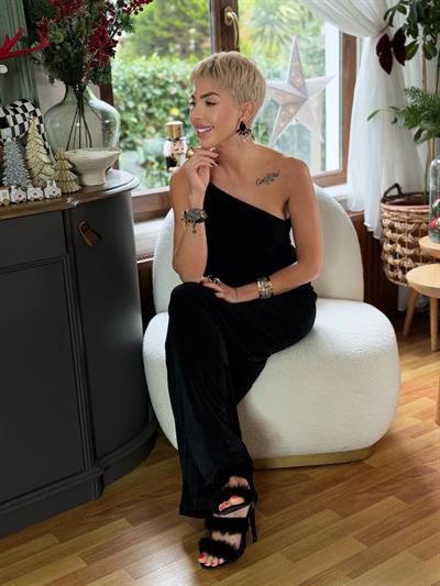 SİYAH TEK OMUZ DRAPE DETAY ELBİSE