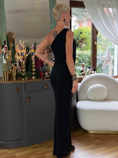 SİYAH TEK OMUZ DRAPE DETAY ELBİSE