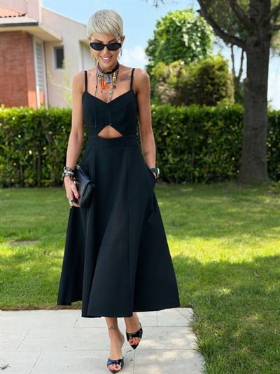 SİYAH V YAKA CUT OUT DETAYLI MIDI ELBİSE