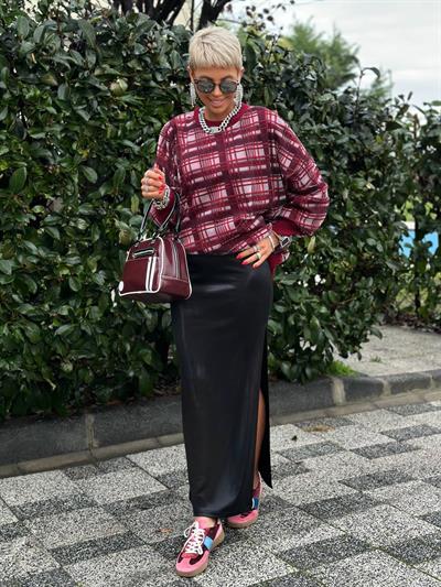 SİYAH YANDAN YIRTMAÇLI VARAK BASKI ETEK