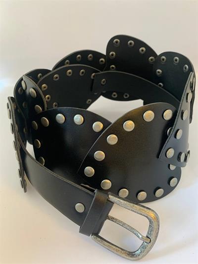 SİYAH ZIMBALI KALPLİ KEMER