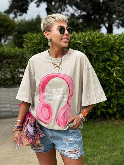 TAŞ RENK KULAKLIK BASKILI OVERSIZE TSHIRT