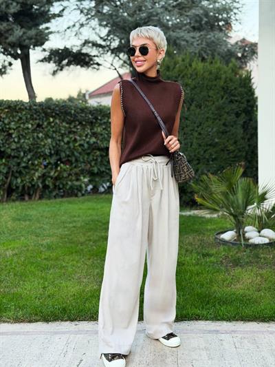 TAŞ RENK PİLE DETAYLI BELİ LASTİKLİ KADİFE PANTOLON