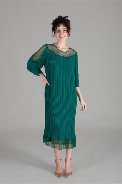 Oval Yaka Taşlı Piliseli Elbise