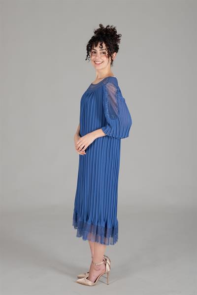 Oval Yaka Taşlı Piliseli Elbise